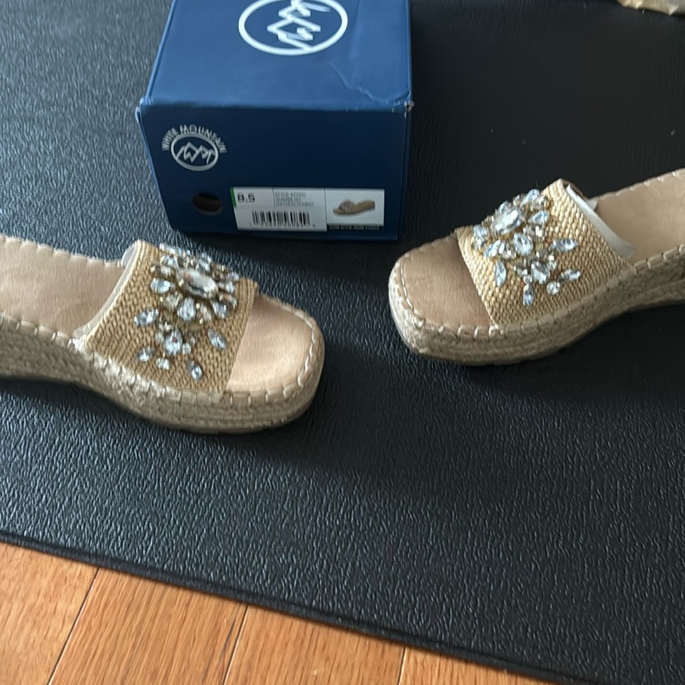 NWT White Mountain Stitch Sandals 8.5